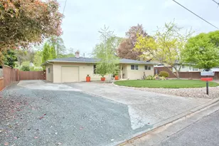 1332 NW Gilbert Way, Grants Pass, OR 97526 - Photo 1