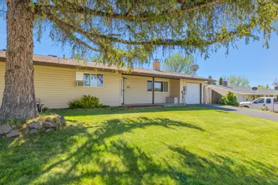 10521 Kincheloe Avenue, Klamath Falls, OR 97603 - Photo 1