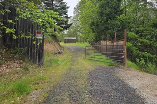250 Melissa Ln, Grants Pass, OR 97526 - Photo 1