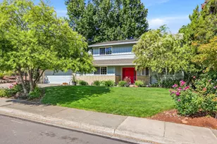 533 N Wexford Cir, Medford, OR 97504 - Photo 1