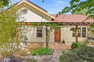 610 Beach St, Ashland, OR 97520 - Photo 1