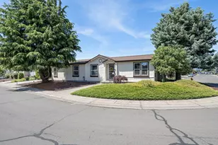 555 Freeman Rd, Central Point, OR 97502 - Photo 1