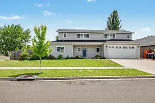 2201 Westwood Dr, Medford, OR 97501 - Photo 1