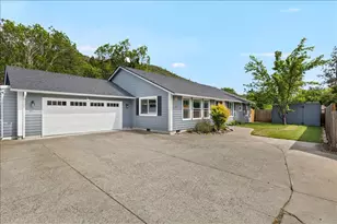 20 Penny Ct, Shady Cove, OR 97539 - Photo 1