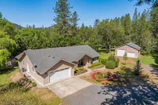 190 Detrick Dr, Grants Pass, OR 97527 - Photo 1