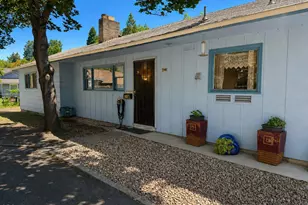 423 SE M St, Grants Pass, OR 97526 - Photo 1