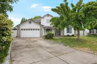 752 Mallory Court, Central Point, OR 97502 - Photo 1