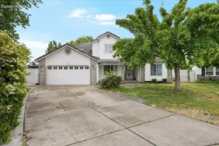752 Mallory Ct, Central Point, OR 97502 - Photo 1