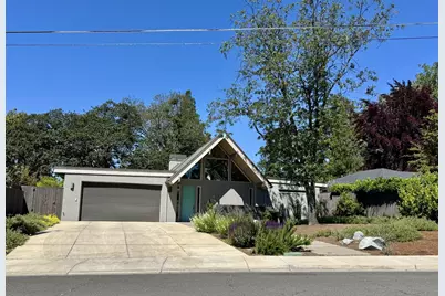 50 S Modoc Avenue, Medford, OR 97504 - Photo 1