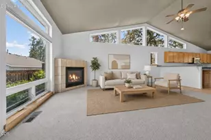1652 NE Redrose Ct, Bend, OR 97701 - Photo 1