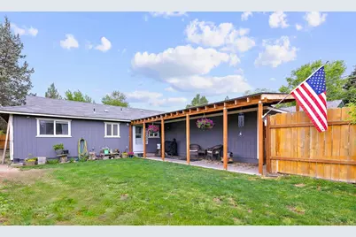 276 NE 10th Street, Madras, OR 97741 - Photo 1