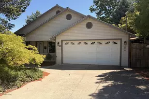 808 N Keene Way Dr, Medford, OR 97504 - Photo 1
