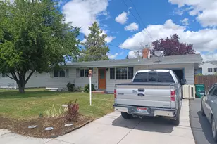 4439 Memorie Ln, Klamath Falls, OR 97603 - Photo 1