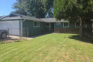421 Morningside St, Medford, OR 97501 - Photo 1