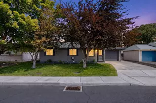 1526 SW 33rd St, Redmond, OR 97756 - Photo 1
