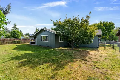 1120 SW Cottonwood Street, Grants Pass, OR 97526 - Photo 1