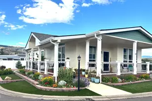 333 Mountain View Dr, Talent, OR 97540 - Photo 1
