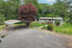 2812 Hartley Ln, Grants Pass, OR 97527 - Photo 1
