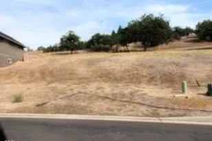 1007 Ruby Meadows Dr, Eagle Point, OR 97524 - Photo 1