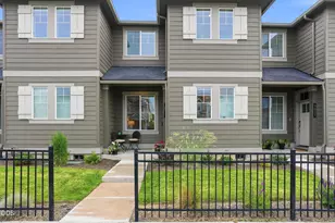 3031 NE Red Jasper Pl, Bend, OR 97701 - Photo 1