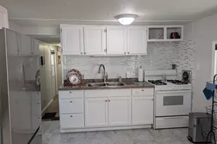 1055 N 5th St, Jacksonville, OR 97530 - Photo 1