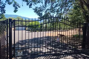 423 E Glenwood St, Grants Pass, OR 97527 - Photo 1