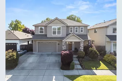 711 Isherwood Drive, Central Point, OR 97502 - Photo 1