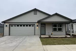 640 NE Mitchell St, Madras, OR 97741 - Photo 1