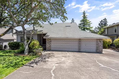 1031 Kristen Drive, Medford, OR 97504 - Photo 1