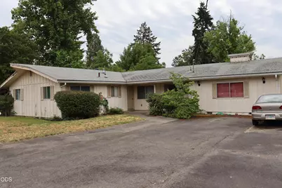 711 SW Rogue River Avenue, Grants Pass, OR 97526 - Photo 1