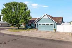 31 Osprey Dr, Eagle Point, OR 97524 - Photo 1