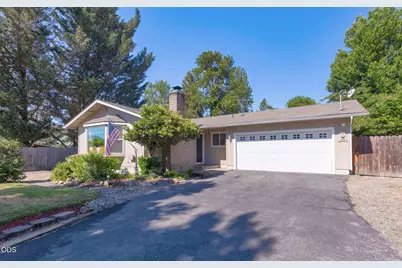 1660 NW Highland Avenue, Grants Pass, OR 97526 - Photo 1