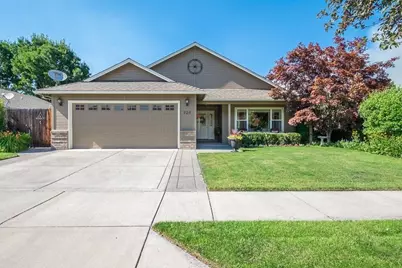 926 Birmingham Street, Medford, OR 97501 - Photo 1