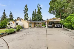 70 Fair Oaks Dr, Medford, OR 97504 - Photo 1