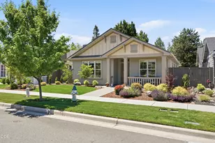 566 Canterwood Dr, Medford, OR 97504 - Photo 1
