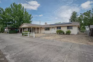 2327 Crater Lake Ave, Medford, OR 97504 - Photo 1