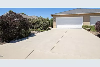 430 W Crystal Drive, Eagle Point, OR 97524 - Photo 1