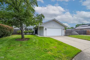 1118 Angela Ct, Central Point, OR 97502 - Photo 1