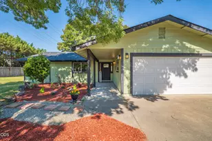 238 Grandview Ln, Grants Pass, OR 97527 - Photo 1