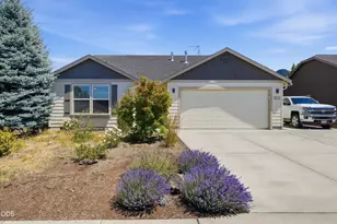 222 Southwest 33rd Drive, Redmond, OR 97756 - Photo 1