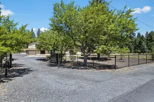19572 Apache Rd, Bend, OR 97702 - Photo 1