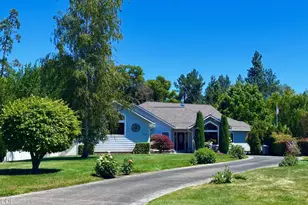 1207 SW Ironwood Dr, Grants Pass, OR 97526 - Photo 1