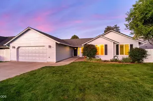 1128 SW Rimrock Way, Redmond, OR 97756 - Photo 1