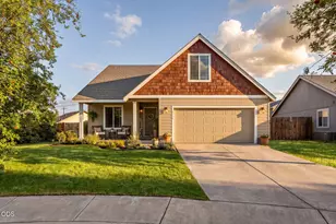 1924 NW Joshua Tree Ct, Redmond, OR 97756 - Photo 1