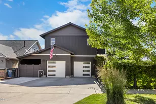 654 NE Providence Dr, Bend, OR 97701 - Photo 1