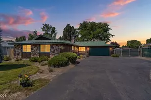 3710 Rio Vista Way, Klamath Falls, OR 97603 - Photo 1