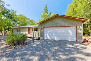 560 Schumacher St, Cave Junction, OR 97523 - Photo 1