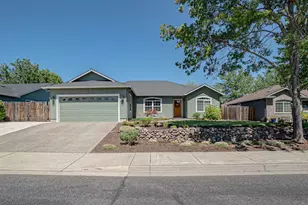481 Westminster Dr, Eagle Point, OR 97524 - Photo 1