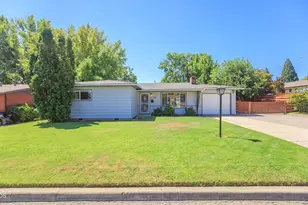 110 Windsor Way, Central Point, OR 97502 - Photo 1