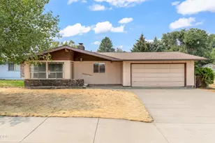 410 SE 10th St, Madras, OR 97741 - Photo 1
